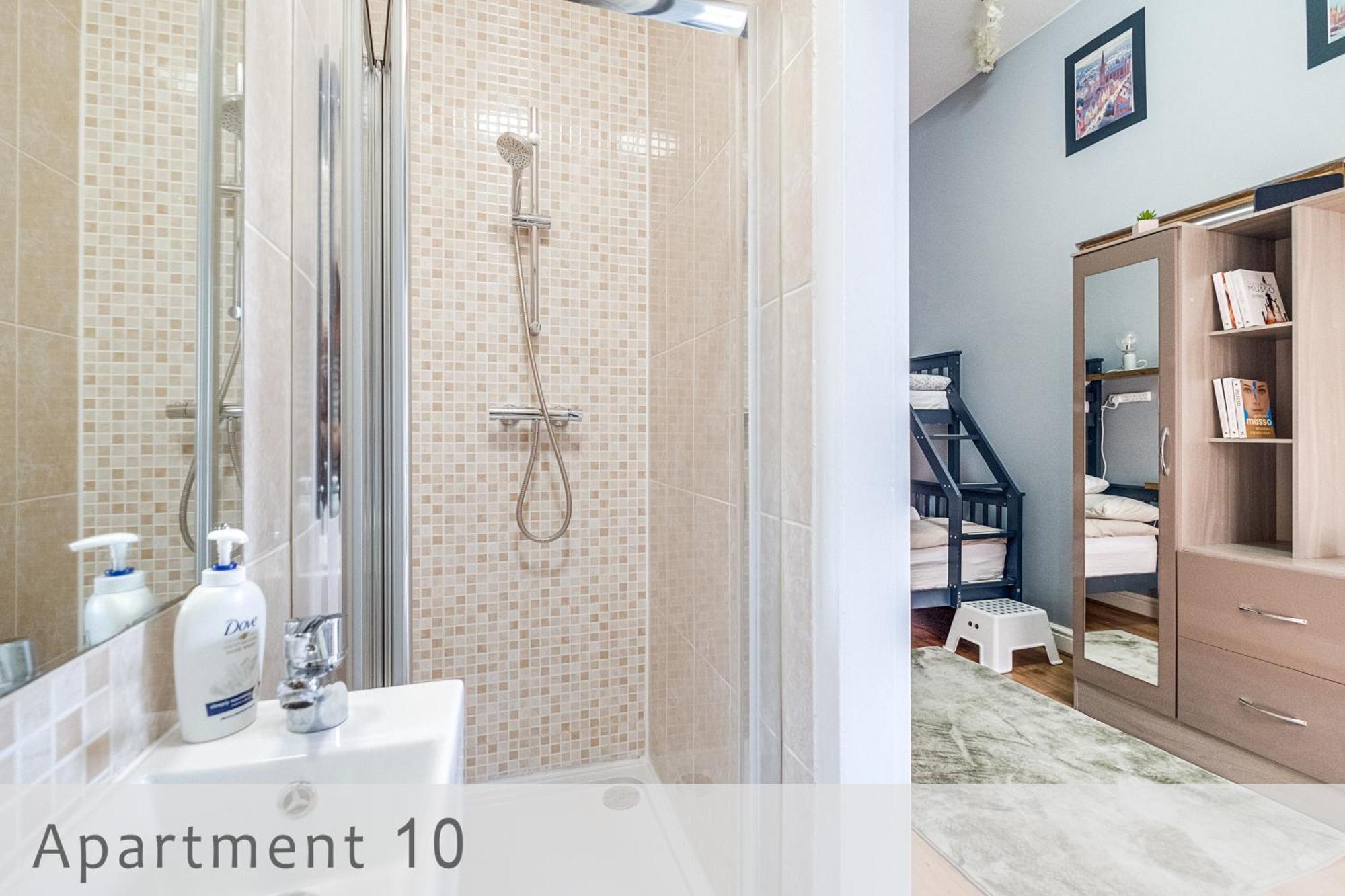 Apartment Cades *